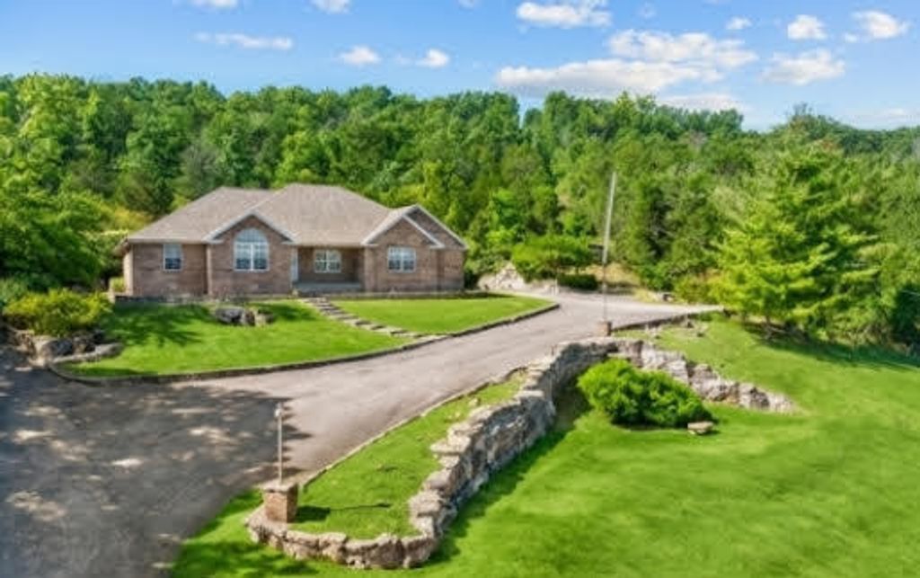 1977 Graham Clark Drive, Hollister, MO 65672