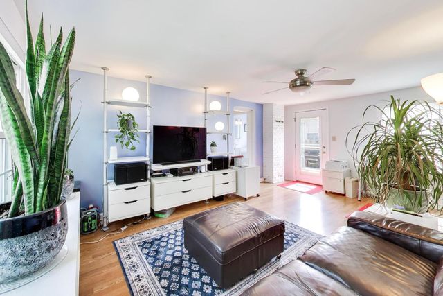 1609 W Brown Street, Arlington Heights, IL 60004