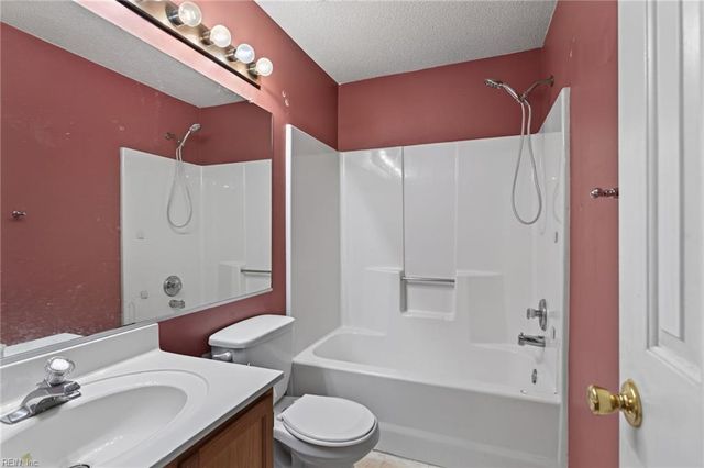 246 Gate House RD, Newport News, VA 23608
