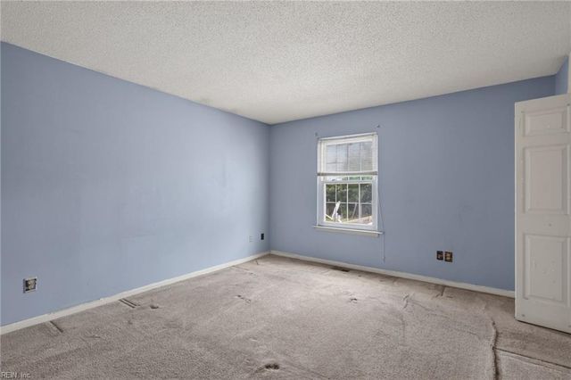 246 Gate House RD, Newport News, VA 23608
