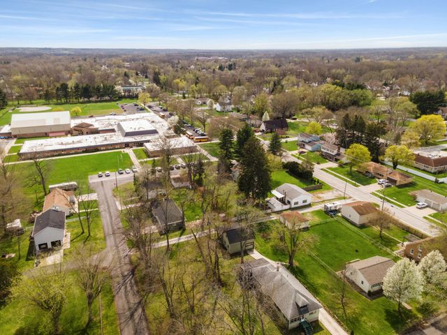 656 S 4th Street, Chesterton, IN 46304