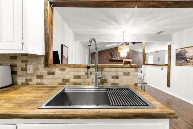 905 NW Ave. L, Andrews, TX 79714