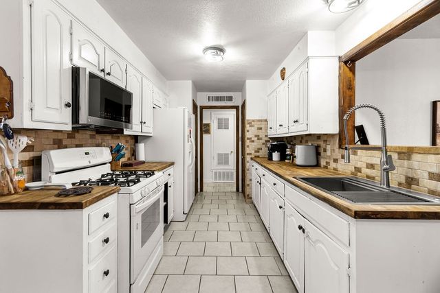 905 NW Ave. L, Andrews, TX 79714