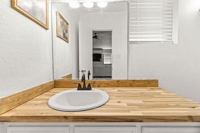 905 NW Ave. L, Andrews, TX 79714