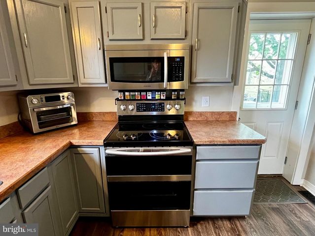 12 S LAUREL STREET, Millville, NJ 08332
