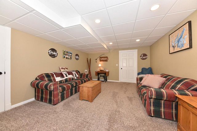 N8001 Woodland COURT, Ixonia, WI 53036