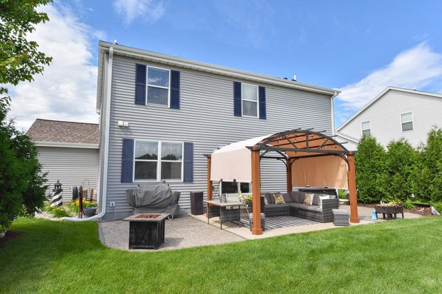 N8001 Woodland COURT, Ixonia, WI 53036