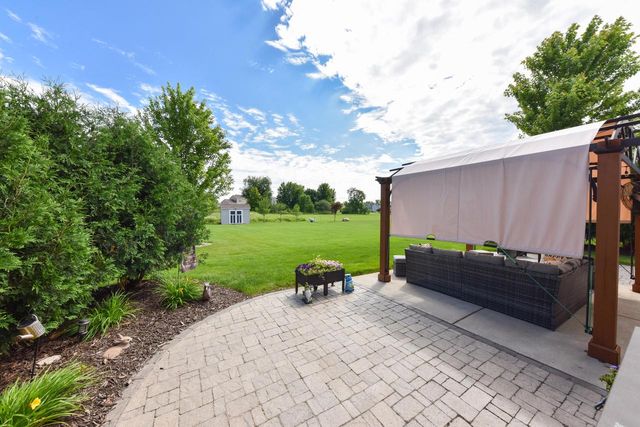 N8001 Woodland COURT, Ixonia, WI 53036