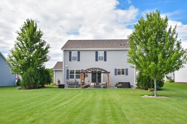 N8001 Woodland COURT, Ixonia, WI 53036