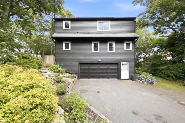 83 Hillside Dr, Plymouth, MA 02360