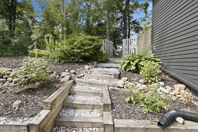 83 Hillside Dr, Plymouth, MA 02360