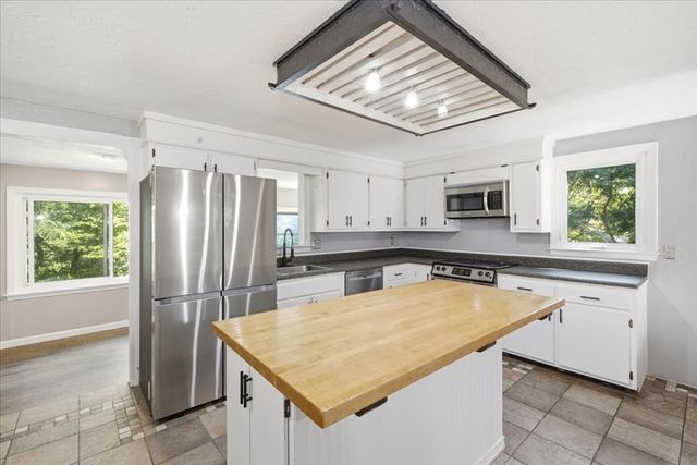83 Hillside Dr, Plymouth, MA 02360