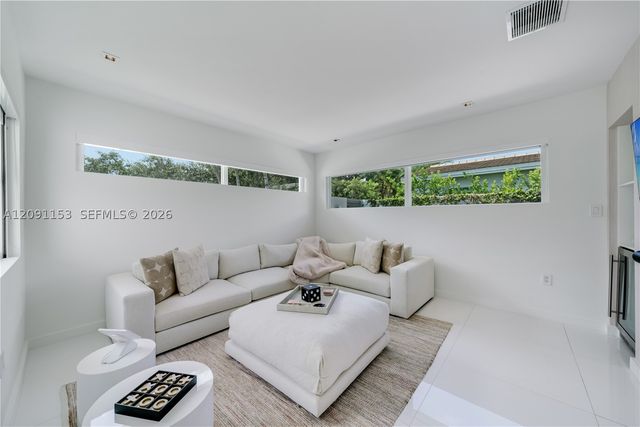 475 Woodcrest Rd, Key Biscayne, FL 33149