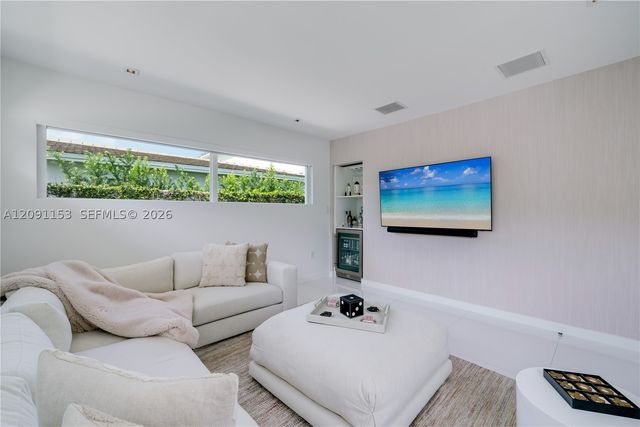 475 Woodcrest Rd, Key Biscayne, FL 33149