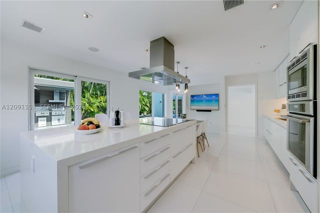 475 Woodcrest Rd, Key Biscayne, FL 33149