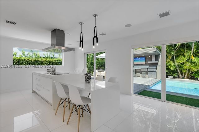 475 Woodcrest Rd, Key Biscayne, FL 33149