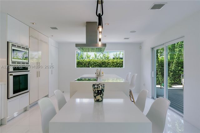 475 Woodcrest Rd, Key Biscayne, FL 33149