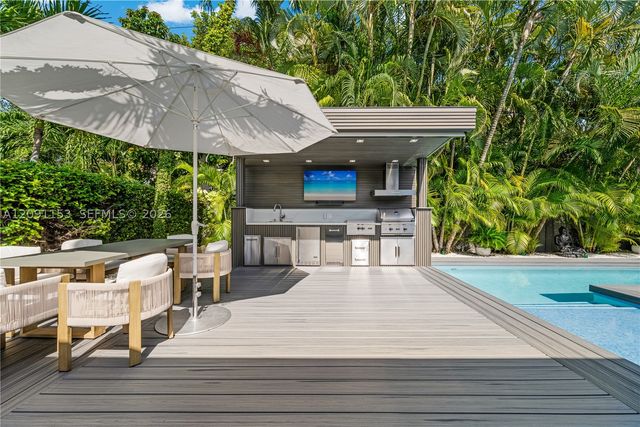 475 Woodcrest Rd, Key Biscayne, FL 33149