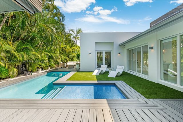 475 Woodcrest Rd, Key Biscayne, FL 33149