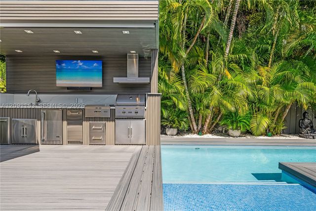 475 Woodcrest Rd, Key Biscayne, FL 33149