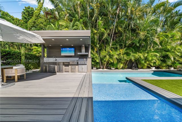 475 Woodcrest Rd, Key Biscayne, FL 33149