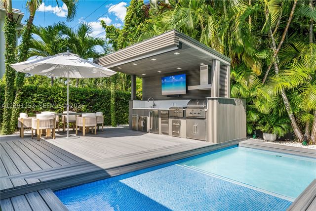 475 Woodcrest Rd, Key Biscayne, FL 33149