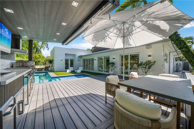 475 Woodcrest Rd, Key Biscayne, FL 33149