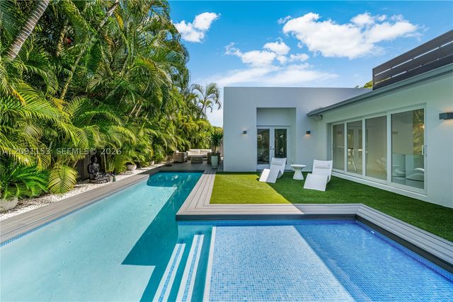 475 Woodcrest Rd, Key Biscayne, FL 33149
