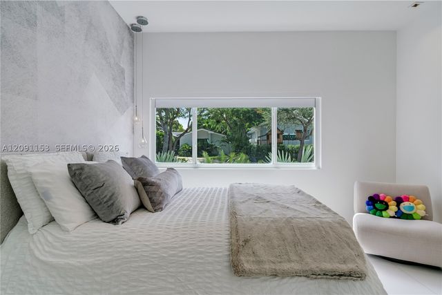 475 Woodcrest Rd, Key Biscayne, FL 33149