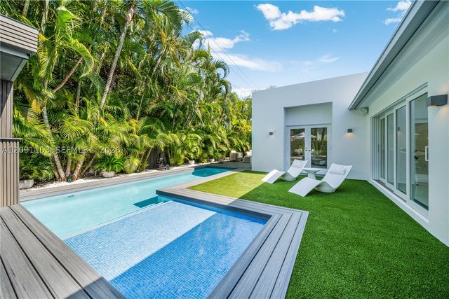 475 Woodcrest Rd, Key Biscayne, FL 33149