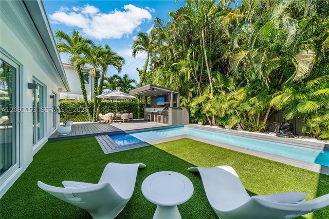 475 Woodcrest Rd, Key Biscayne, FL 33149