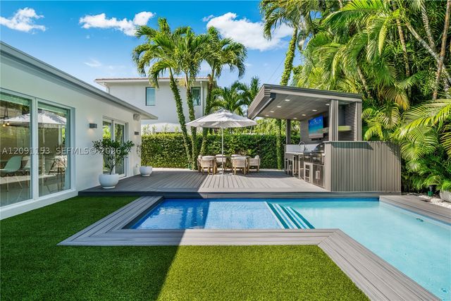 475 Woodcrest Rd, Key Biscayne, FL 33149