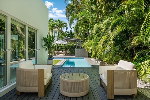 475 Woodcrest Rd, Key Biscayne, FL 33149