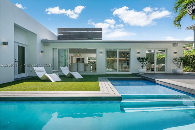 475 Woodcrest Rd, Key Biscayne, FL 33149