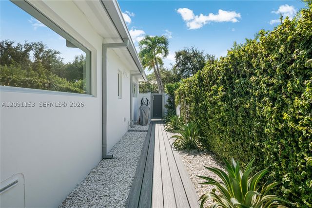 475 Woodcrest Rd, Key Biscayne, FL 33149