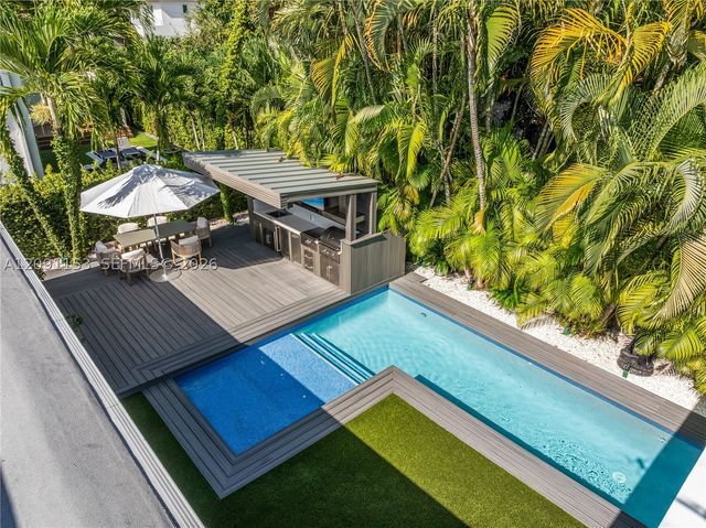 475 Woodcrest Rd, Key Biscayne, FL 33149