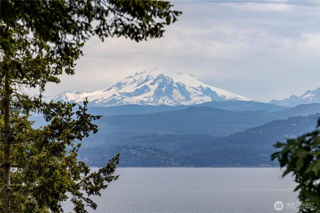 2986 Hales Passage Drive, Lummi Island, WA 98262