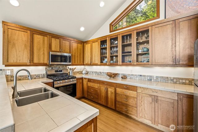 2986 Hales Passage Drive, Lummi Island, WA 98262