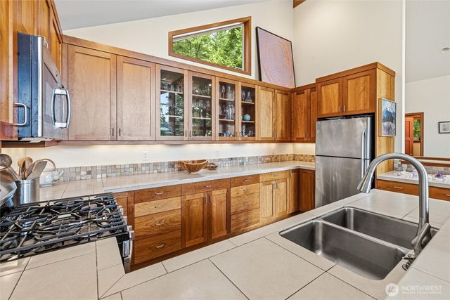 2986 Hales Passage Drive, Lummi Island, WA 98262