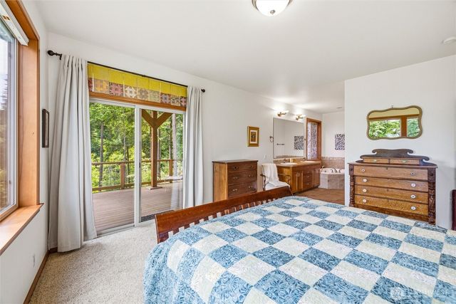 2986 Hales Passage Drive, Lummi Island, WA 98262