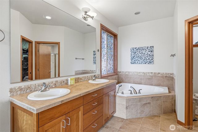 2986 Hales Passage Drive, Lummi Island, WA 98262