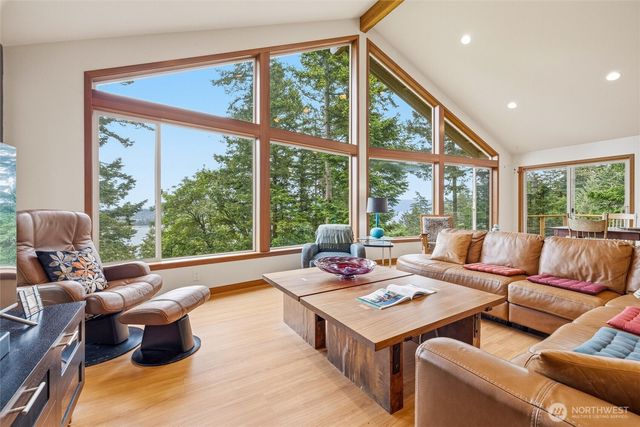2986 Hales Passage Drive, Lummi Island, WA 98262