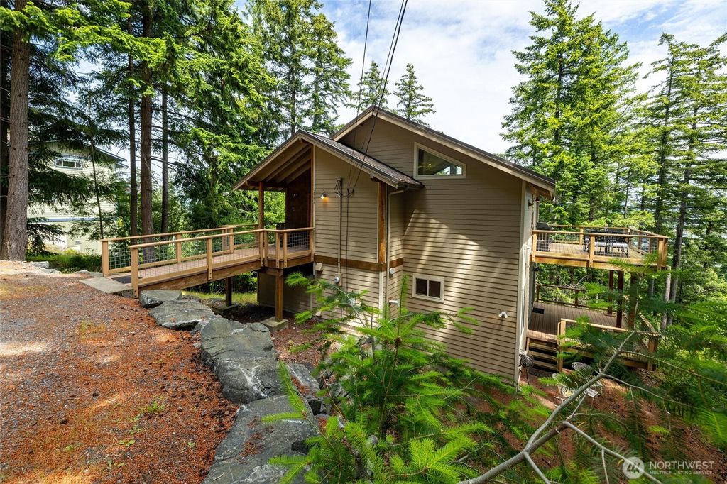 2986 Hales Passage Drive, Lummi Island, WA 98262