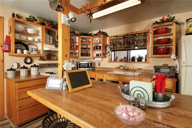 1910 Artesia Avenue, Landers, CA 92285