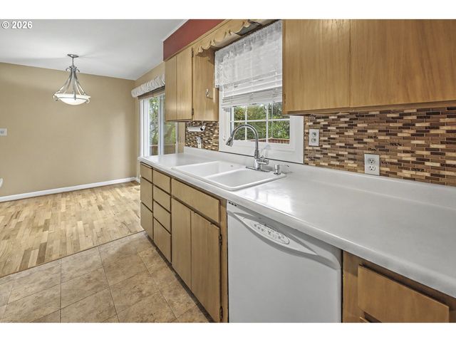 2100 WAHCLELLAH Ave, Vancouver, WA 98661