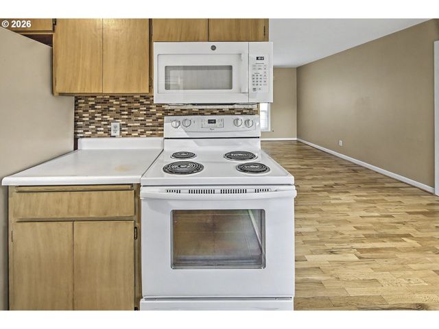 2100 WAHCLELLAH Ave, Vancouver, WA 98661