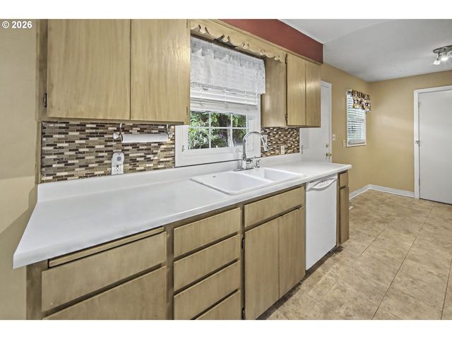 2100 WAHCLELLAH Ave, Vancouver, WA 98661