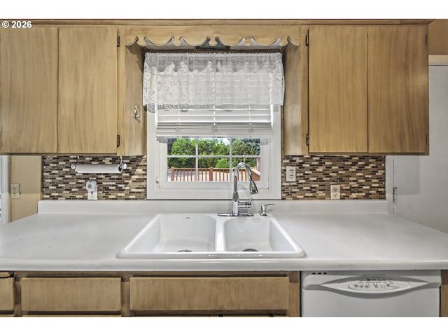 2100 WAHCLELLAH Ave, Vancouver, WA 98661