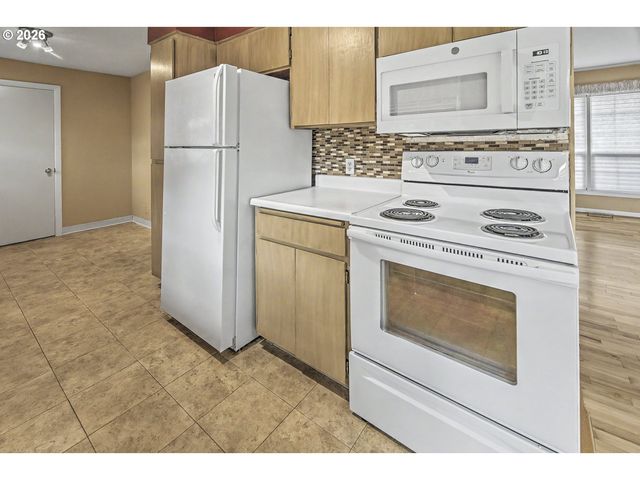 2100 WAHCLELLAH Ave, Vancouver, WA 98661