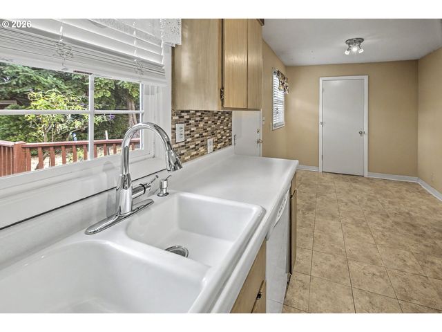 2100 WAHCLELLAH Ave, Vancouver, WA 98661